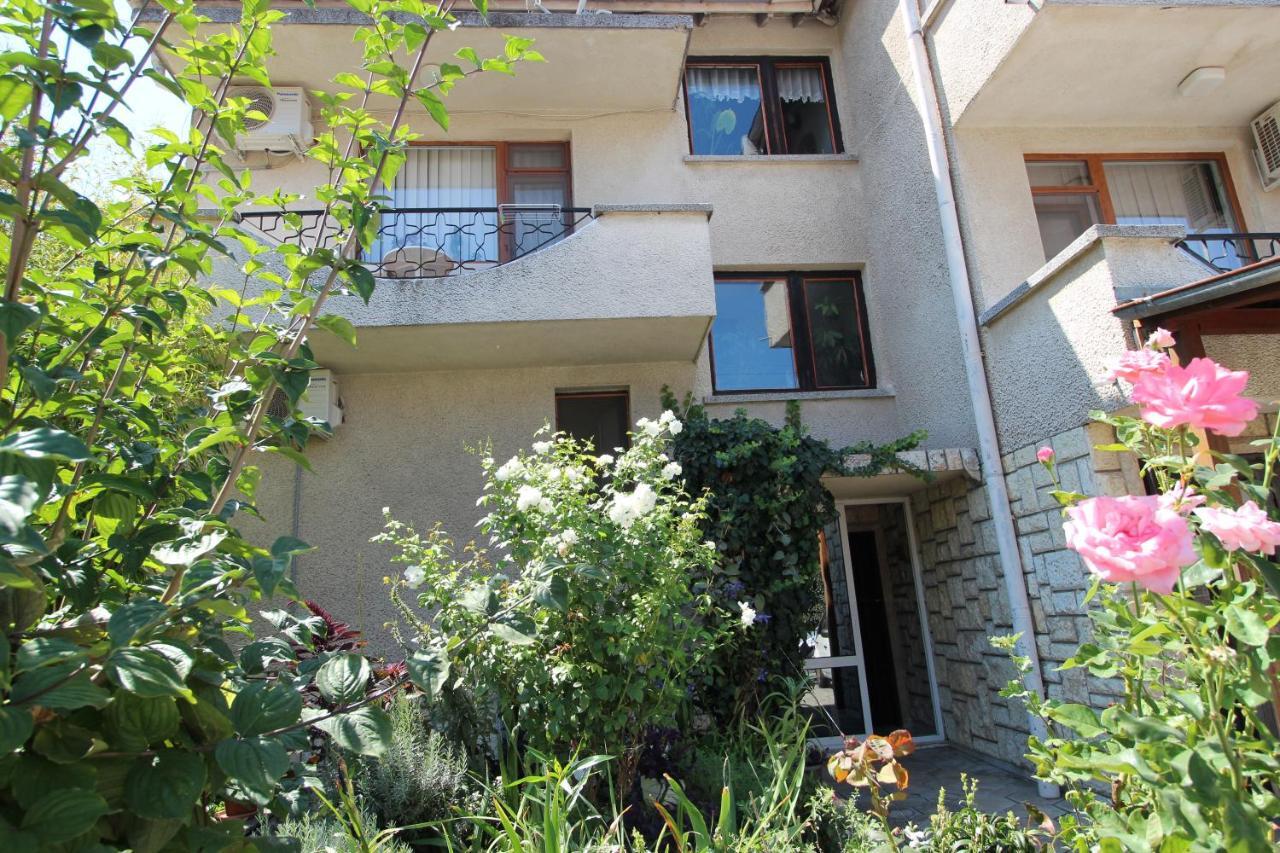 Izgrev Sarafovo Hotel Burgas Exterior photo
